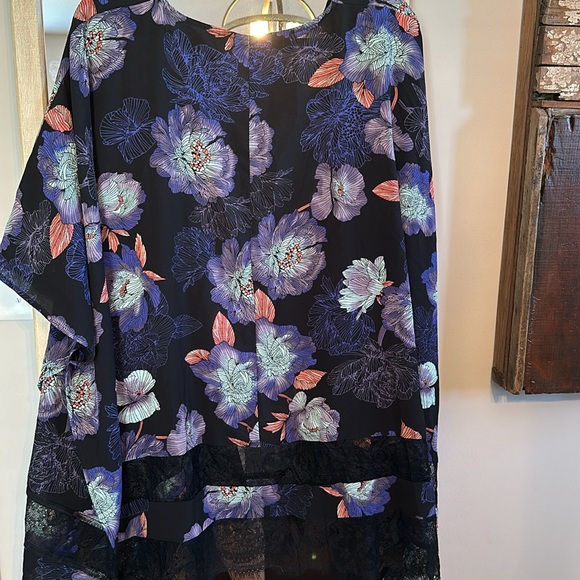 EUC Nursing Cover Up Top - Picture 6 of 9